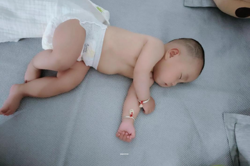 句容三个月宝宝发育标准